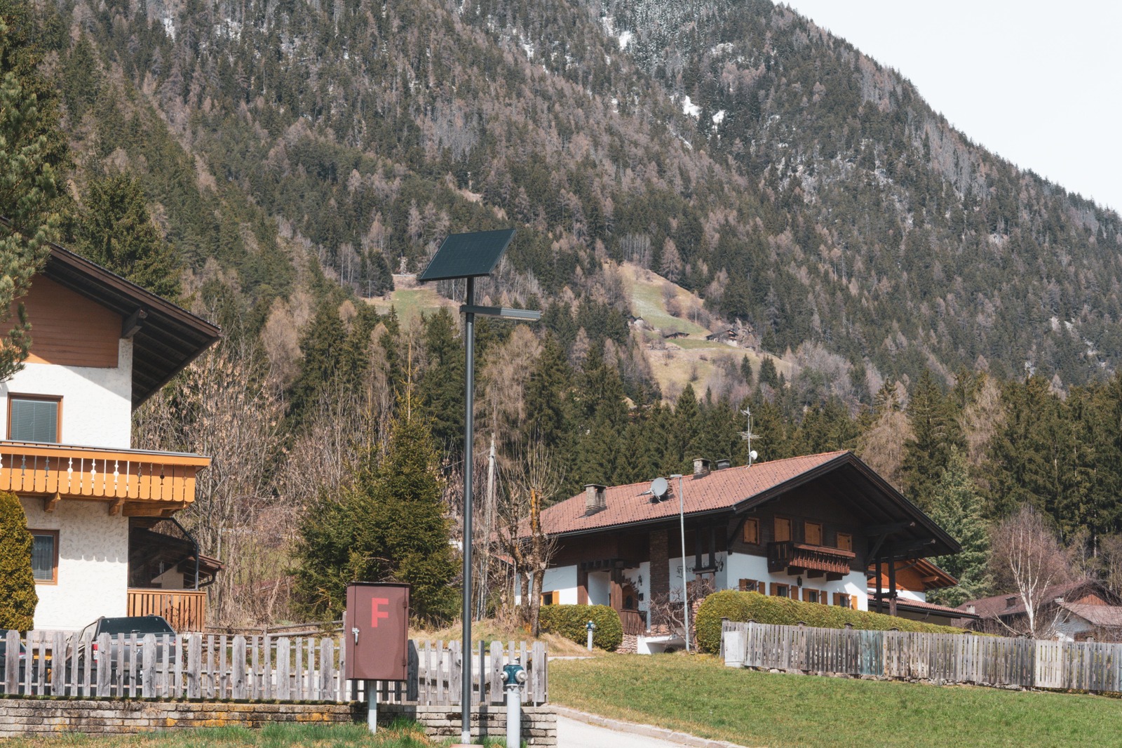 Kreuzung 1 – Autarke Beleuchtung mit fixem Time‑Management