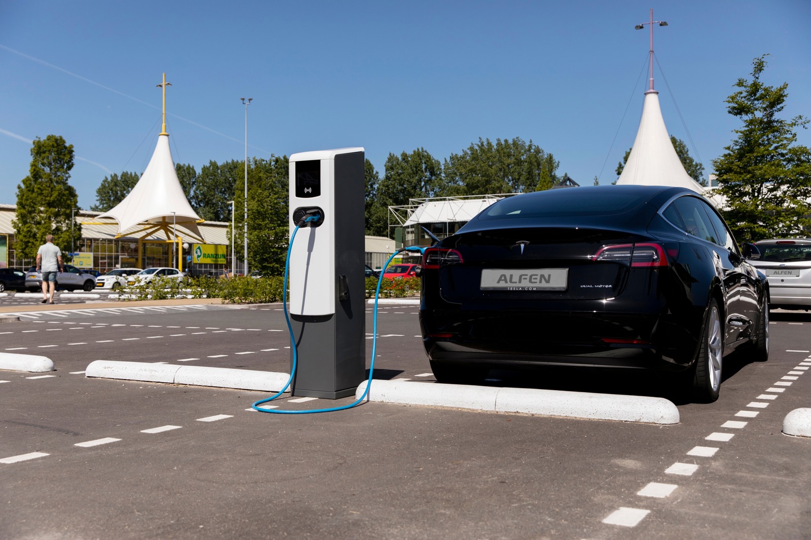 POTENTE. CONNESSA. CONFORME ALLE NORME.